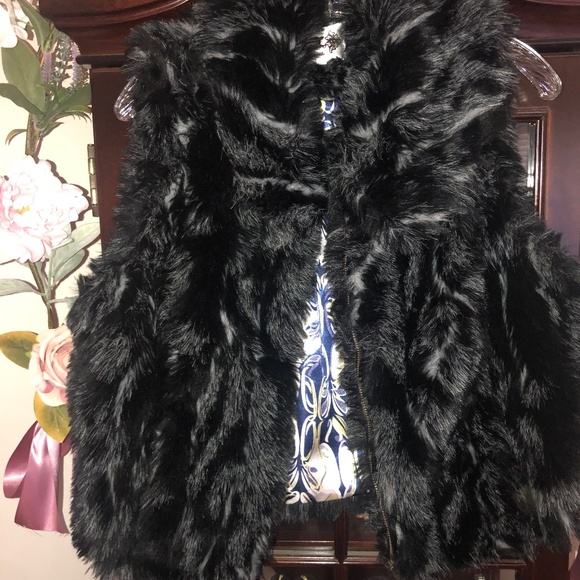 Like New black and grey faux fur vest - Picture 1 of 4